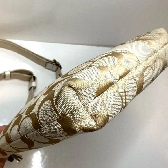 🥥 Authentic Coach Signature Cream/Beige Crossbody Bag - Picture 5 of 9